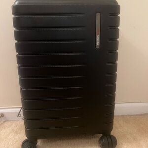 Traveler’s Choice Archer Carry-On 4 Wheel Spinner Luggage Piece USB Port